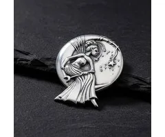 Maan fee hanger van zilver
