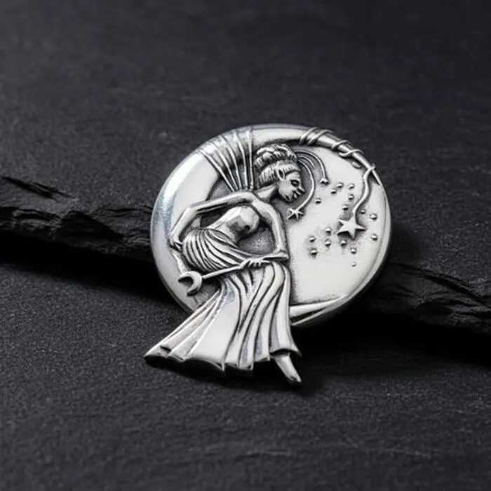 Maan fee hanger van zilver