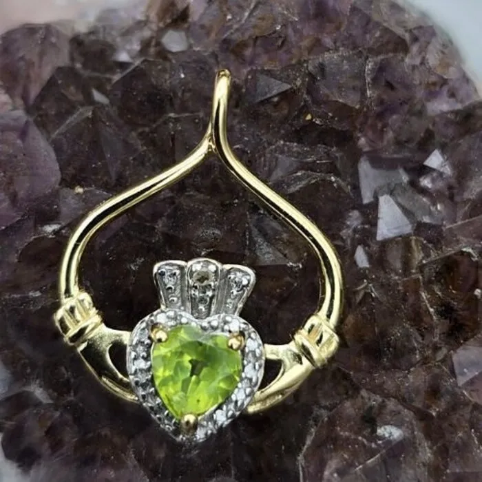 Claddagh Hanger Verguld met Peridoot
