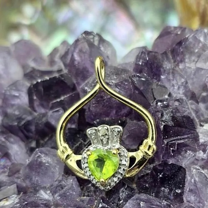 Claddagh Hanger Verguld met Peridoot