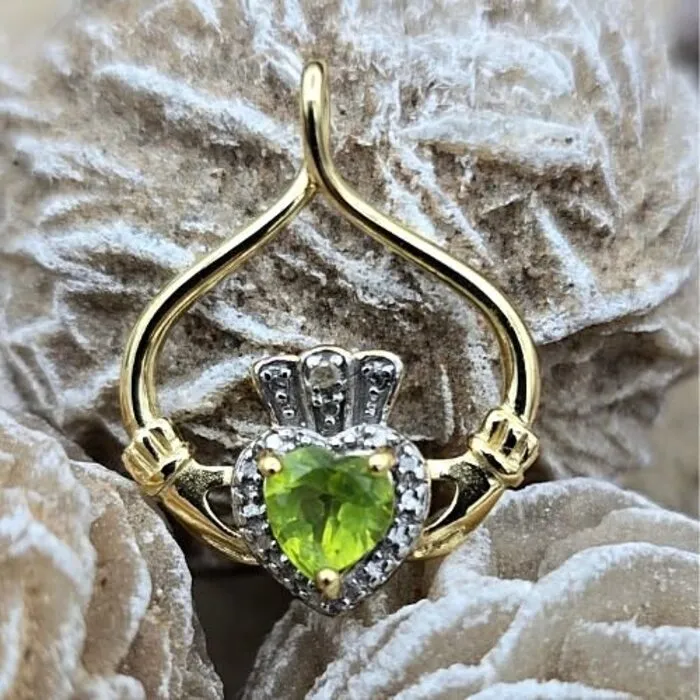 Claddagh Hanger Verguld met Peridoot