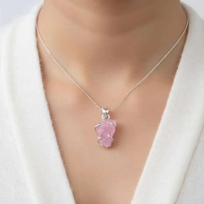Zilveren Hanger met Ruwe Rozenkwarts – Handgemaakt 925 Sterling Silver