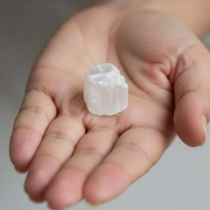 Brokje seleniet 3 a 4 cm
