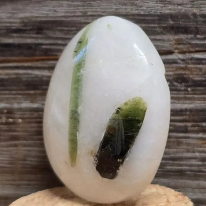 Unieke Toermalijn groen in kwarts cabochon