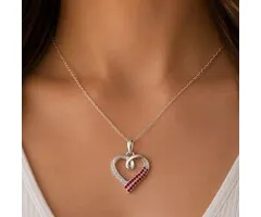 Hanger hartje met Zirkonia steentjes