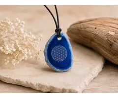 Agaatschijf hanger met levensbloem blauw