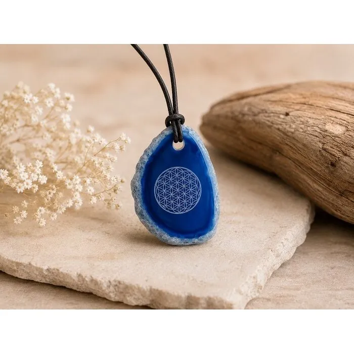 Agaatschijf hanger met levensbloem blauw