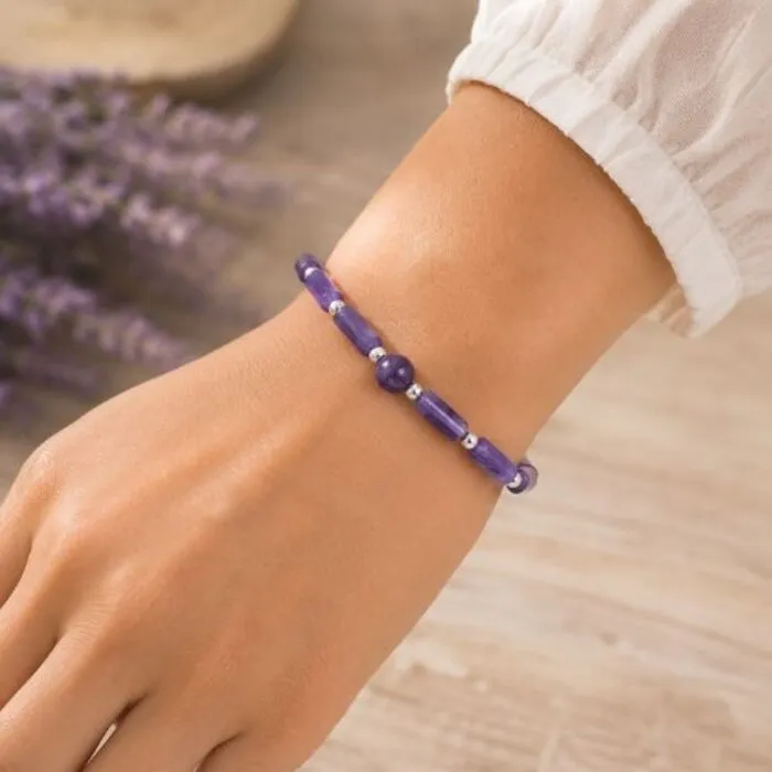 Amethist Armband met Staafjes en 8 mm Kraal – Elastisch 19 cm