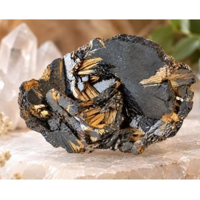 Rutiel op Hematiet met Goudkleurige Rutielkristallen – Uniek Mineraal 40 mm