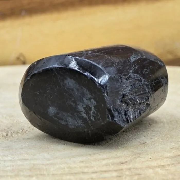 Zwarte Toermalijn Edelsteen Geslepen – 192 gram – 6,5 cm – Uniek Rechtopstaand Exemplaar