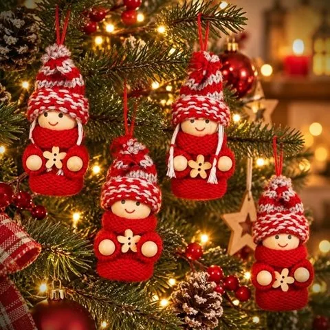 Houten Kerstpoppetjes Rood met Gebreide Muts – Set van 4
