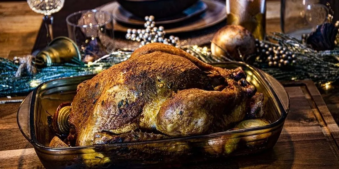 Weihnachtstruthahn mit Bratensoße vom Grill Weihnachtstruthahn mit Bratensoße vom Grill