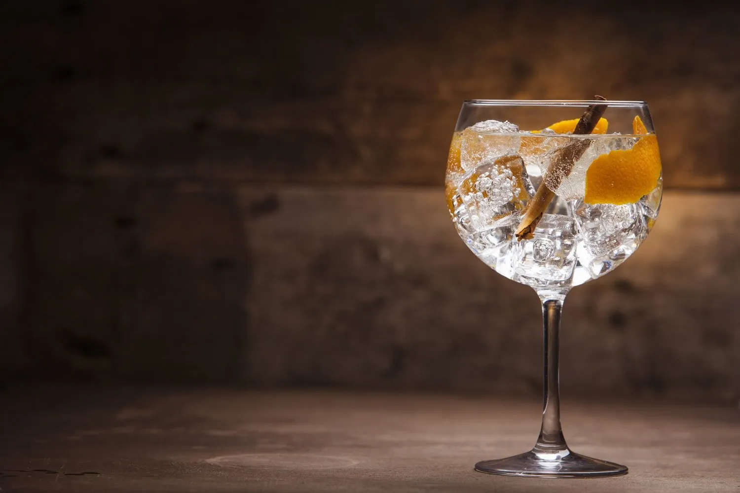 Welche Kräuter und Gewürze passen zu Gin Tonic? Welche Kräuter und Gewürze passen zu Gin Tonic?