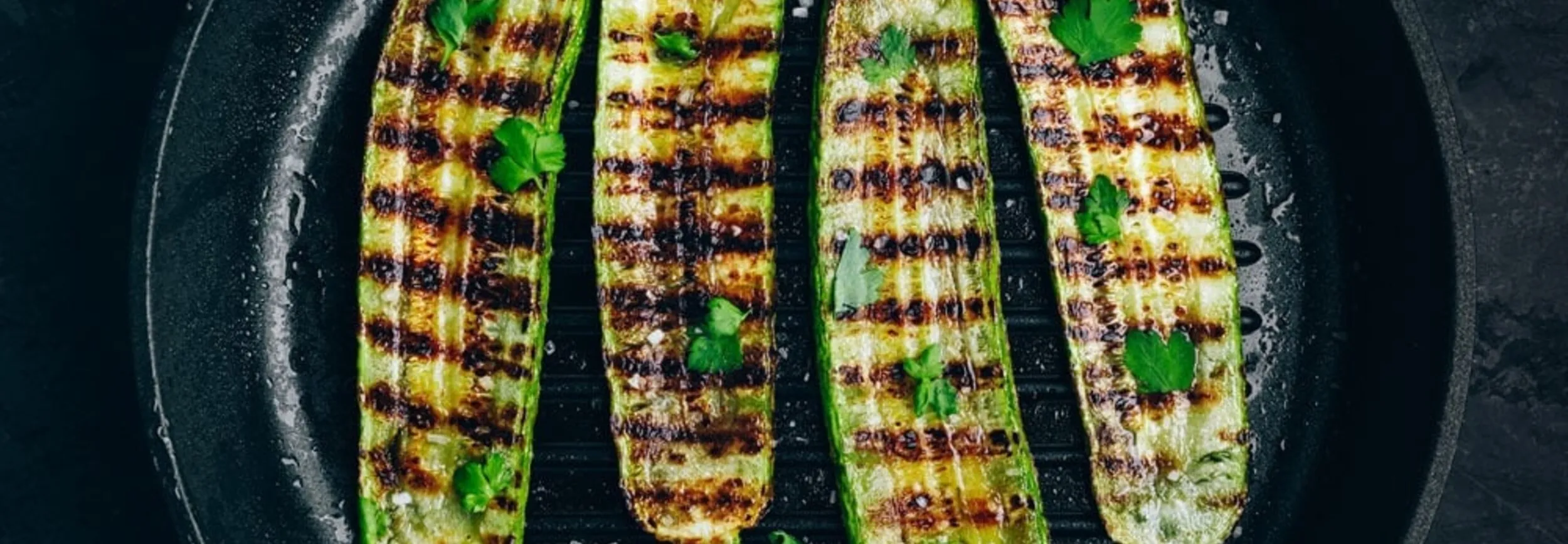 "Die besten Kräuter und Gewürze für ZucchiniGerichte Van Beekum Gewürze"