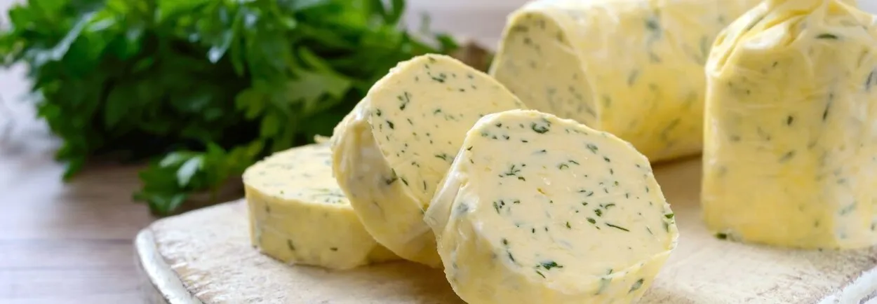 Kräuterbutter selber machen: Einfache Rezepte und Tipps | Van Beekum ... Kräuterbutter selber machen: Einfache Rezepte und Tipps | Van Beekum ...