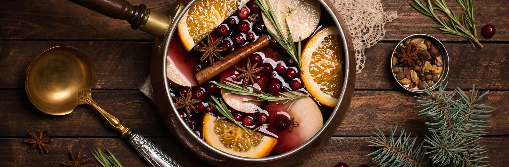 De 7 Onmisbare Kerstkruiden en Specerijen voor een Warme en Geurige Feestperiode