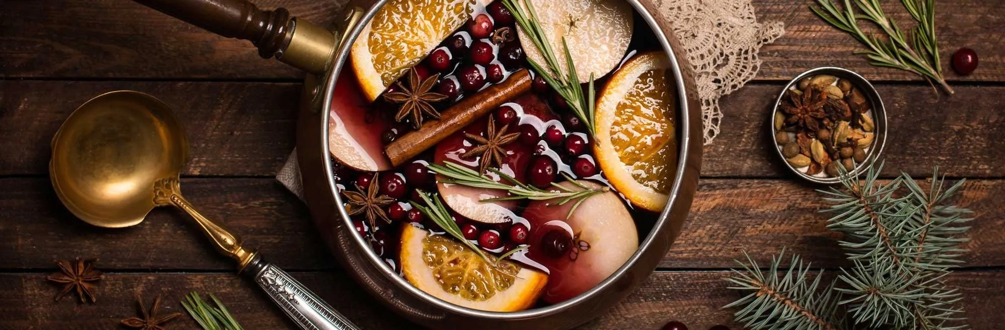 Die 7 unverzichtbaren Weihnachtskräuter und Gewürze für eine warme und duftende Weihnachtszeit Die 7 unverzichtbaren Weihnachtskräuter und Gewürze für eine warme und duftende Weihnachtszeit