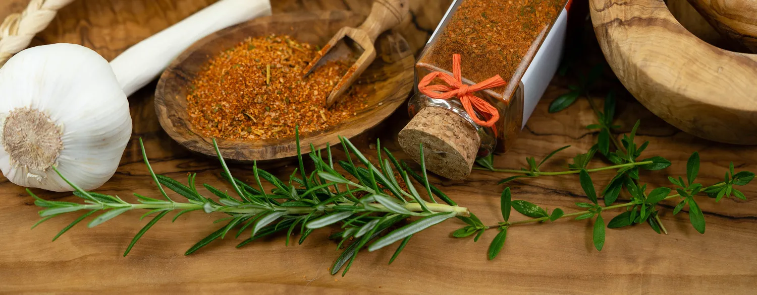 Stellen Sie Ihre eigene griechische Kräutermischung her: Holen Sie sich die Aromen des Mittelmeers in Ihre Küche! Stellen Sie Ihre eigene griechische Kräutermischung her: Holen Sie sich die Aromen des Mittelmeers in Ihre Küche!