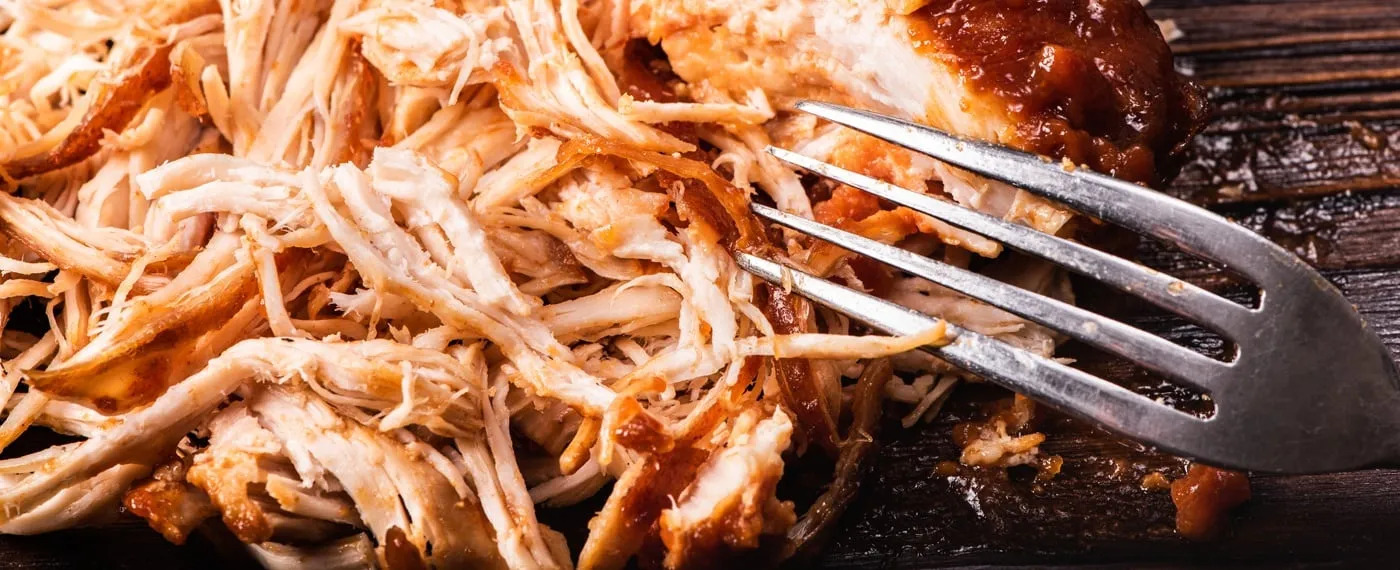 Rezept für Pulled Chicken - zart, saftig und voller Geschmack Rezept für Pulled Chicken - zart, saftig und voller Geschmack