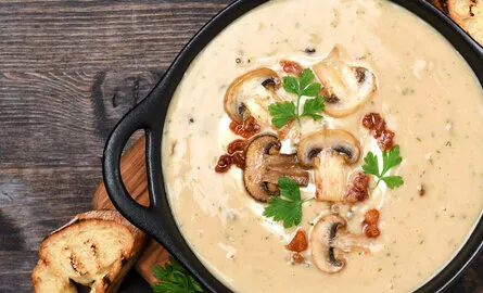 Welke kruiden bij champignonsoep? Ontdek de beste smaakmakers