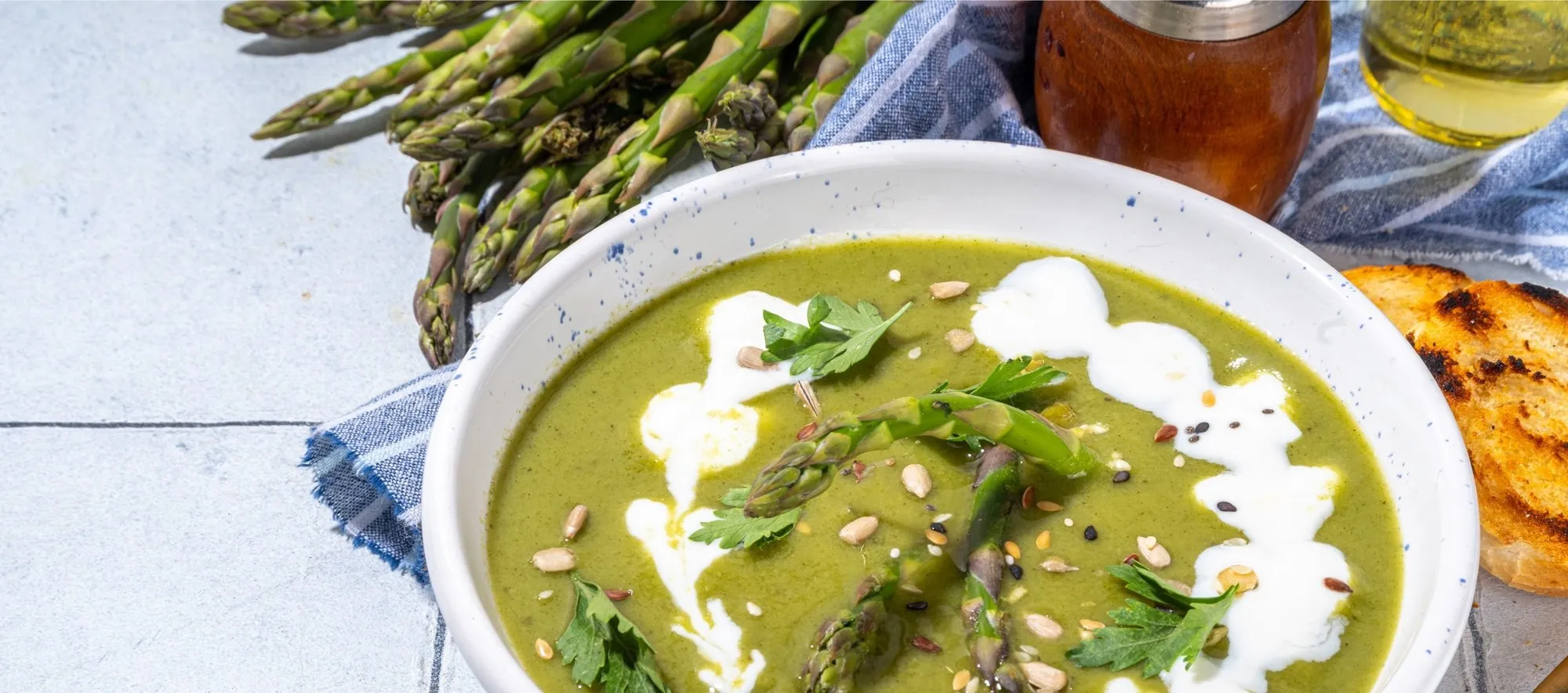 Welche Kräuter passen zu Spargelsuppe?