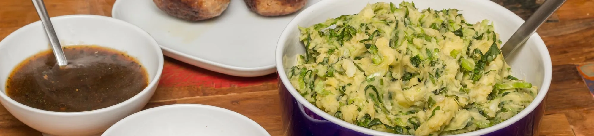 Welche Kräuter werden in Endiviestampf verwendet?