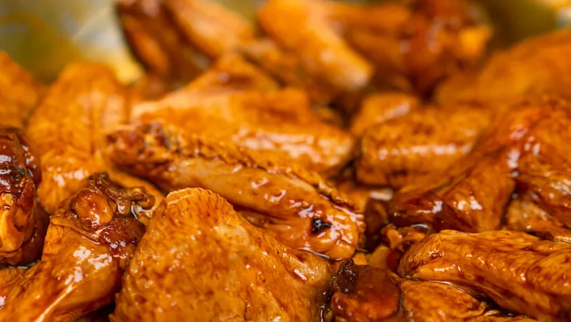 Kippenvleugels marineren