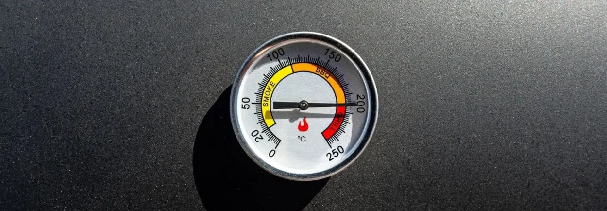 Hoe regel je de temperatuur van een houtskool bbq?