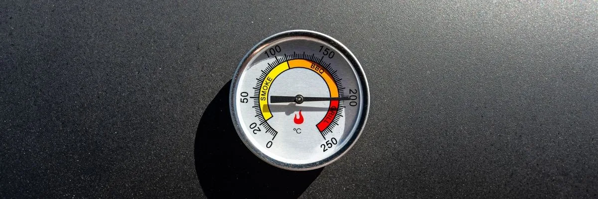 Hoe regel je de temperatuur van een houtskool bbq?