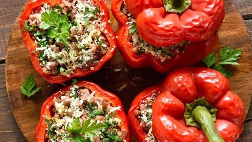 Gevulde paprika met gehakt van de BBQ