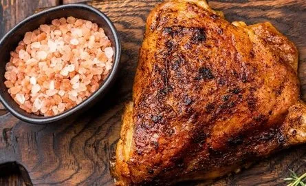 Gemarineerde kippendijen in BBQ saus