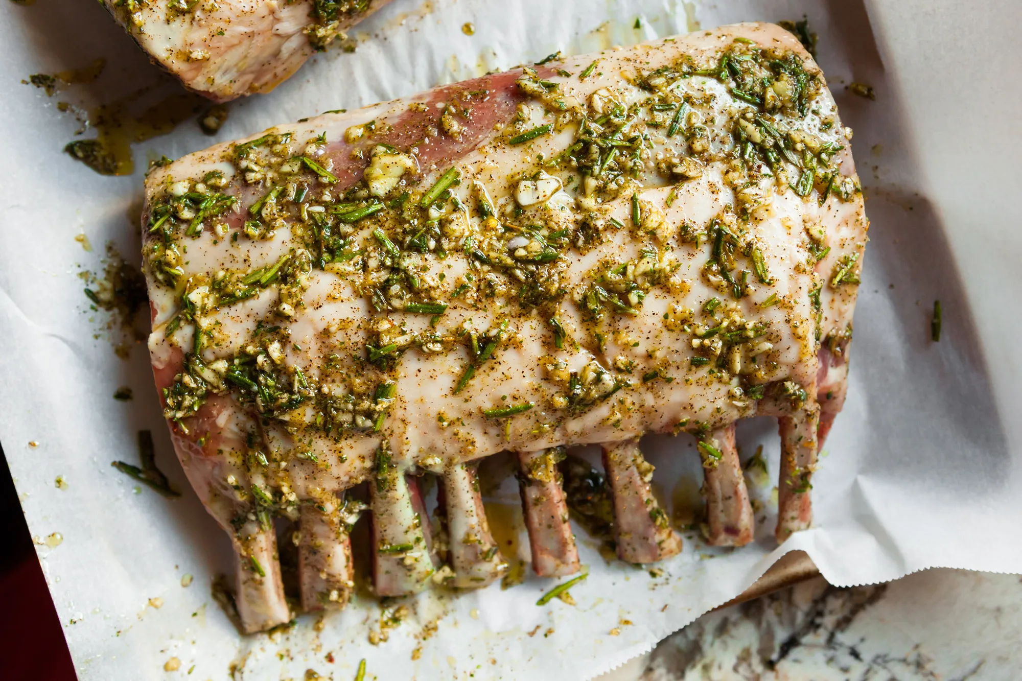 Gemarineerde lamsrack van de BBQ Gemarineerde lamsrack van de BBQ