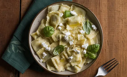 Welke saus bij gevulde pasta met ricotta en spinazie?