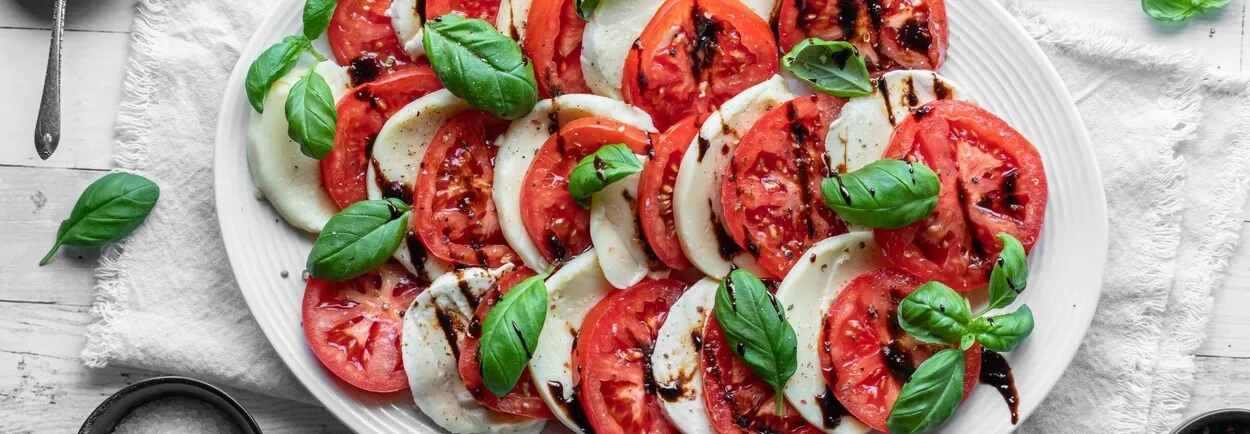 Welke kruiden bij tomaten?