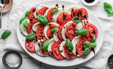 Welke kruiden bij tomaten?