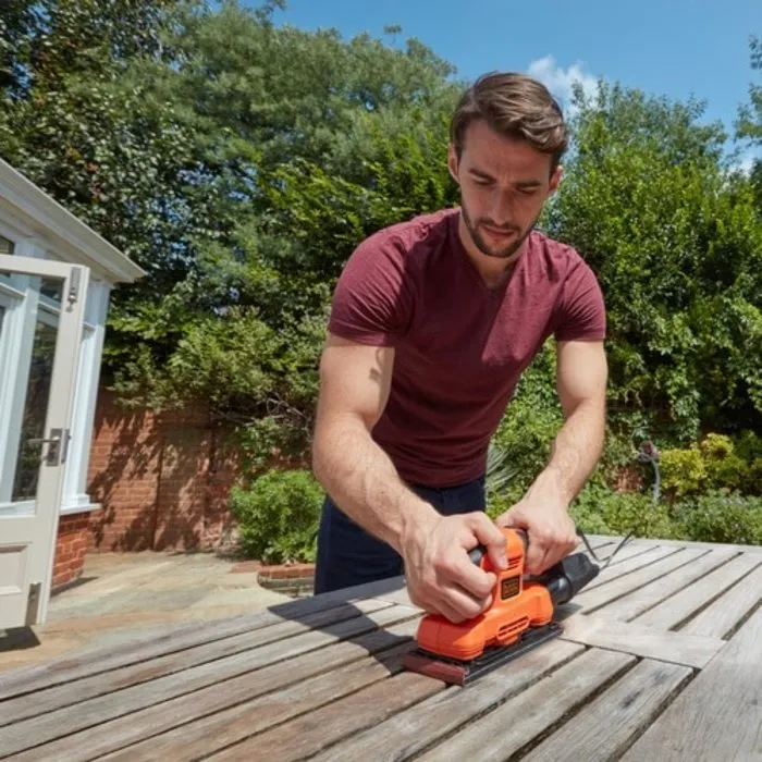 Black & Decker Black & Decker vlakschuurmachine 150W BEW220