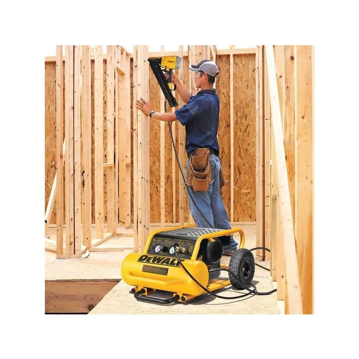 DeWALT DeWALT Compressor DPC17PC + 10m Slang - Olievrij