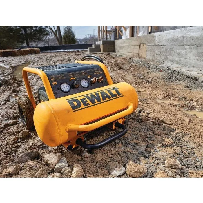 DeWALT DeWALT Compressor DPC17PC + 10m Slang - Olievrij