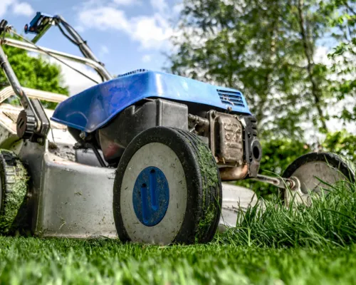 Welke benzine moet in mijn grasmaaier?