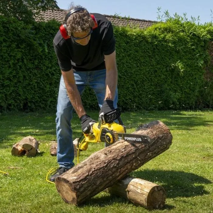 Powerplus Powerplus Elektrische Kettingzaag POWXG10024 – 2400W | 40 cm