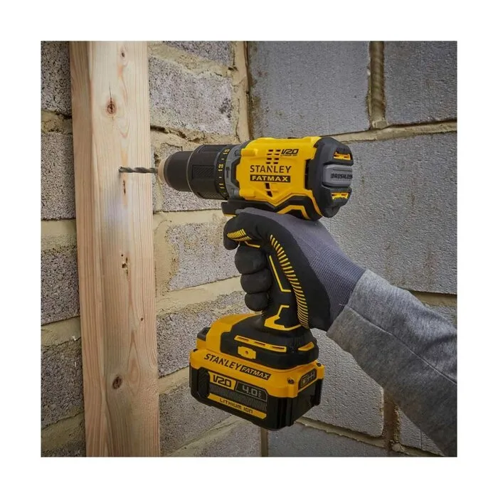 Stanley Stanley SFMCK461M2T-QW – Set met 2 stuks: klopboormachine en slagschroevendraaier, inclusief 2 V20-18V 4Ah accu’s en snellader in TSTAK-koffer.