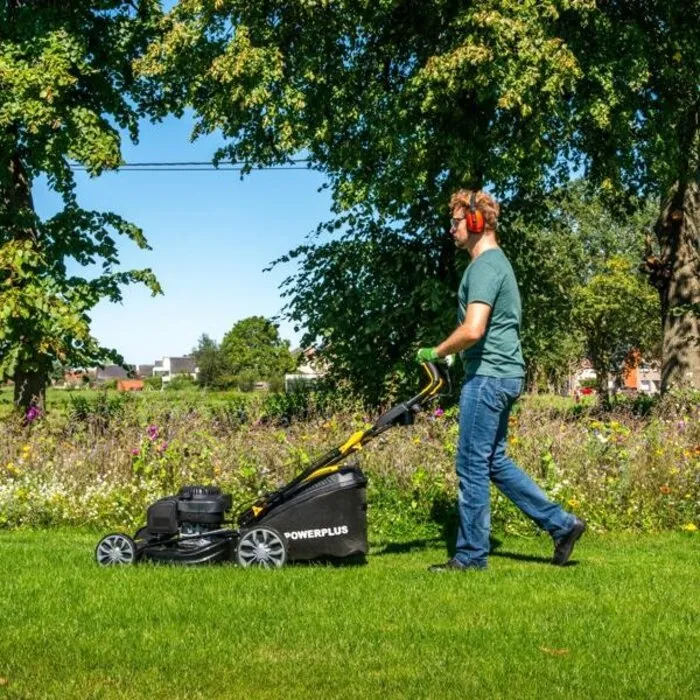Powerplus PowerPlus Benzine Grasmaaier Zelfrijdend 224cc Ø560 mm – Elektrische start
