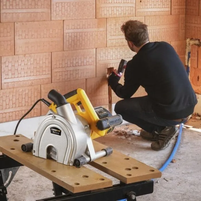 Powerplus PowerPlus Sleuvenfrees 1800W Ø150 mm – incl. 2 diamantschijven