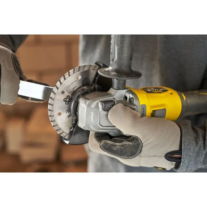 Stanley Stanley Accu Haakse slijper SFMCG710B-XJ - Zonder accu en lader