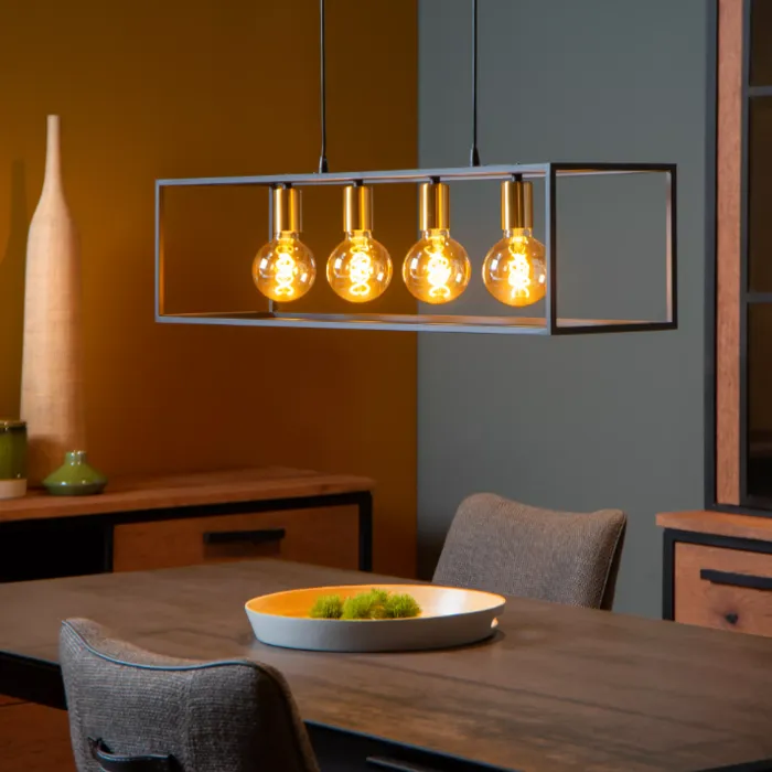 4 lichts hanglamp zwart 4xE27 boven de eettafel