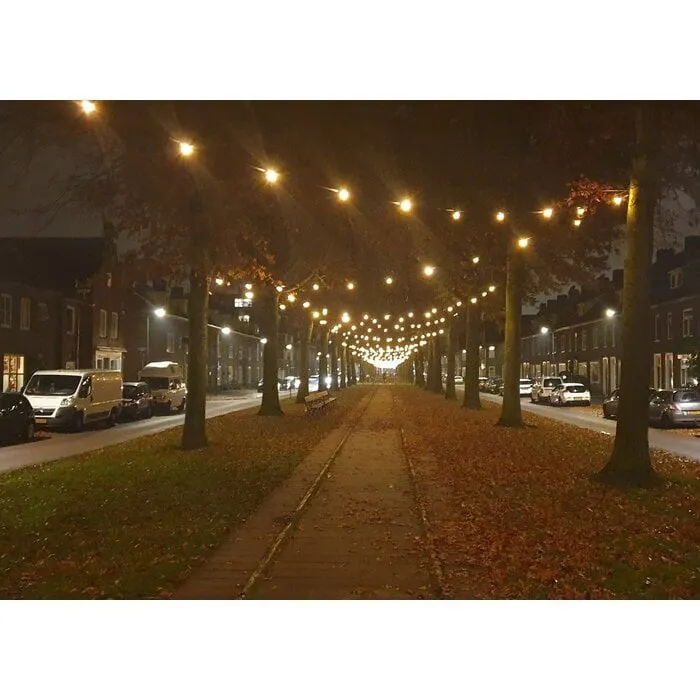 Amlux prikkabel set 100 meter met 200 warm  witte LED lampen - melkwitte bol