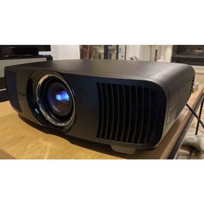 Epson Epson EH-LS12000B Beamer - 4K - 2700 Lumen