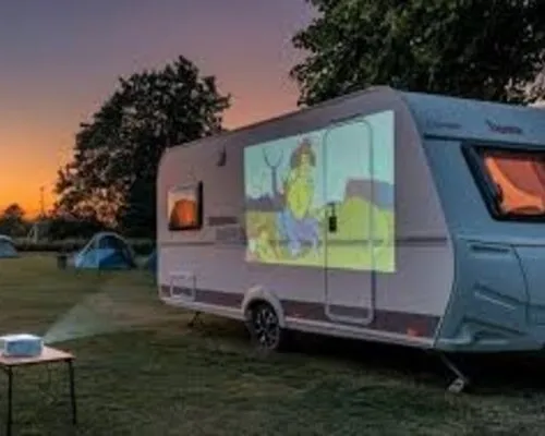Mini Beamers op de Camping: Bioscoopgevoel onder de Sterren