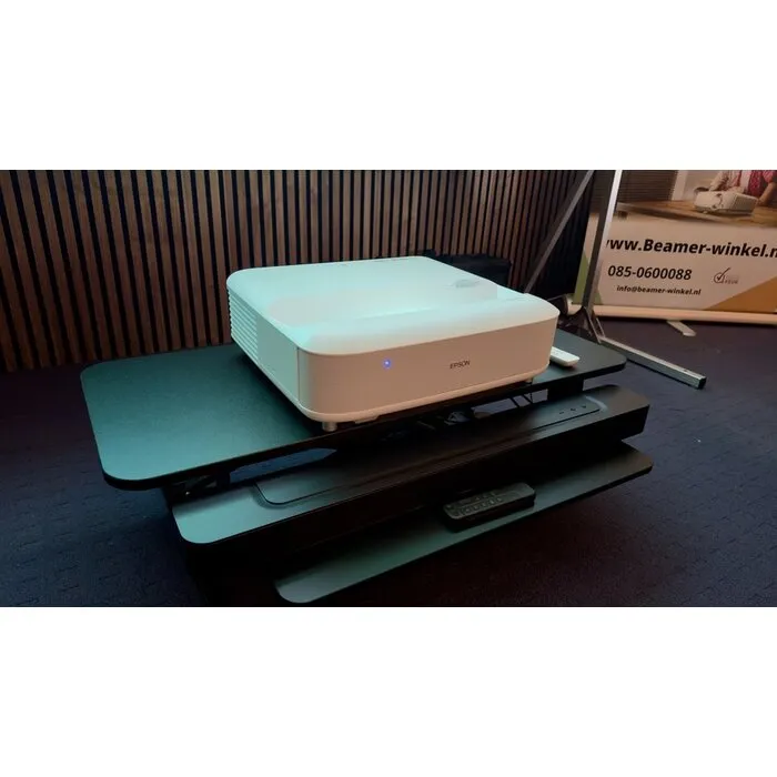 Epson Beamer Verhuur Pakket – Epson LS650W + 100 inch Scherm + JBL Soundbar