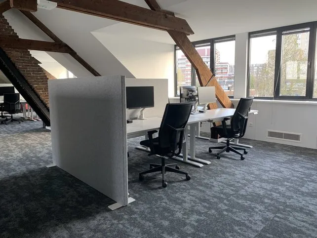 Akoestische scheidingswand staand